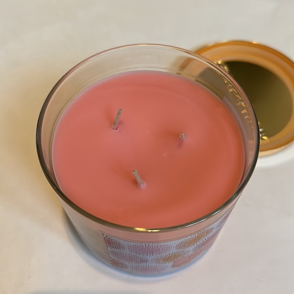 New Bath & Body Works Champagne Toast Scented Candle - Picture 3 of 8